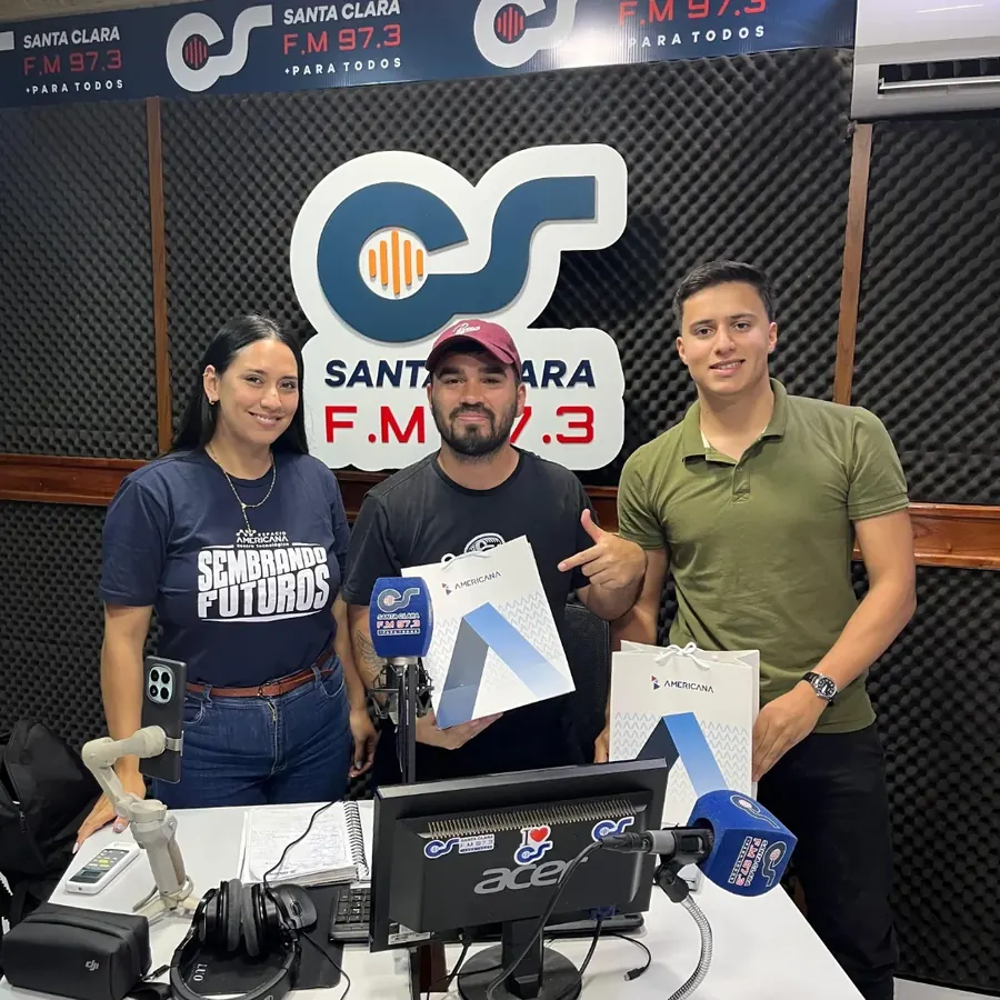 El equipo del Espacio en Radio Santa Clara 97.3